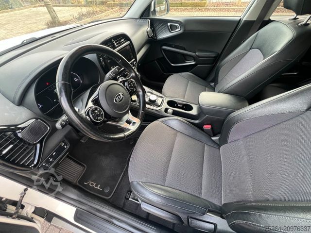 Van KIA Soul e-Soul DynamicLine 64 kWh LED Navi Kamera
