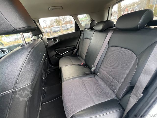 Van KIA Soul e-Soul DynamicLine 64 kWh LED Navi Kamera