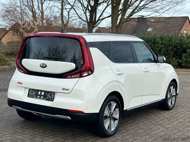 Van KIA Soul e-Soul DynamicLine 64 kWh LED Navi Kamera