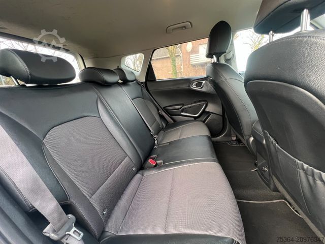 Van KIA Soul e-Soul DynamicLine 64 kWh LED Navi Kamera