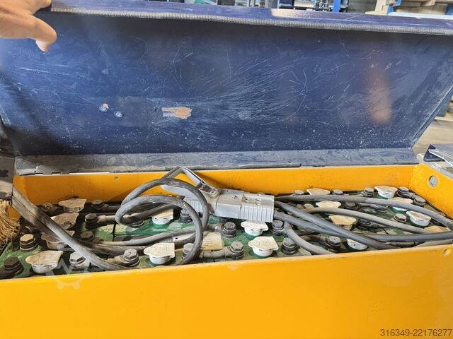 Seitenstapler Votex Bison Material Handling B.V. 2004 P