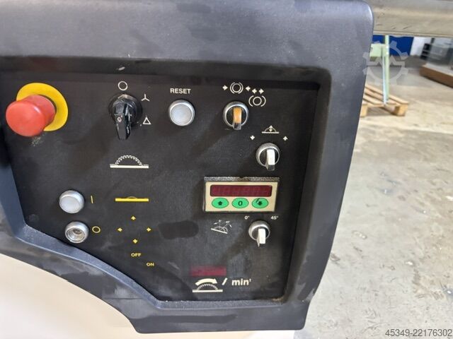 Solid condition / Year of manufacture 2002 SAC CS 40