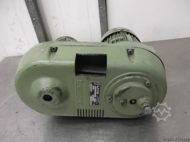 Adjustable gear motor 0.75 kW 11.5-59 rpm Lenze 155-ZNA0-80-4