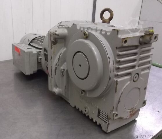 Gear motor 0.55 kW 0,5/2,3 rpm SSB DS6-11-SS6-080-0410.204.40-N