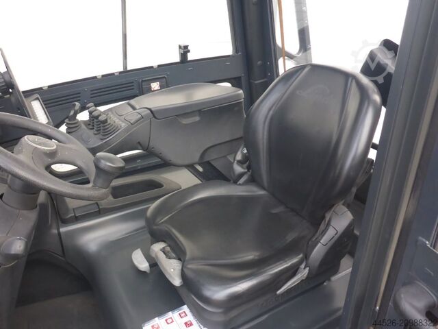 Electric 4-wheel forklift Linde E30