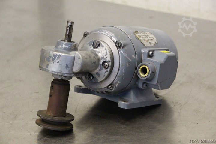 Gear motor 200 V 0.15 A. Ruhrgetriebe NDK 8760