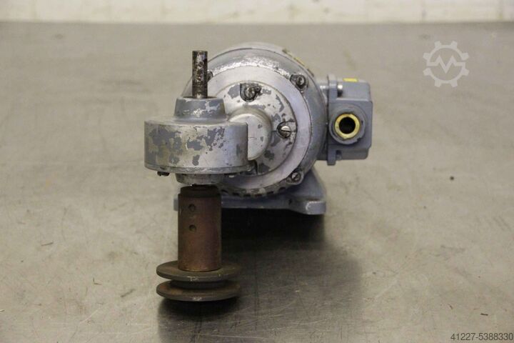 Gear motor 200 V 0.15 A. Ruhrgetriebe NDK 8760