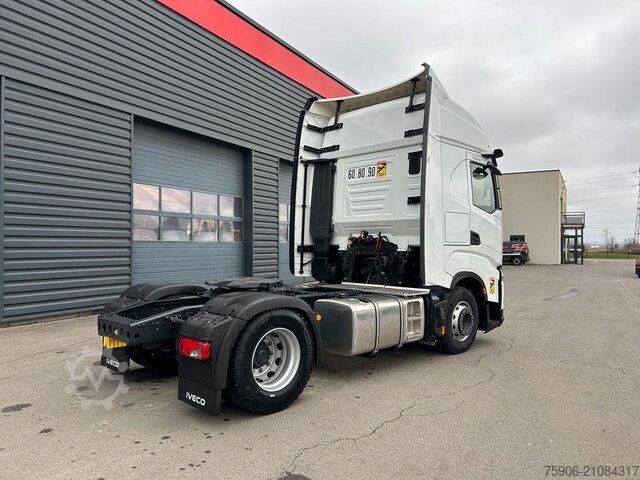 Standard tractor unit Iveco S-WAY