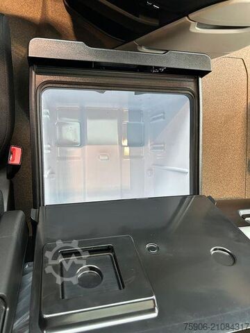 Standard tractor unit Iveco S-WAY