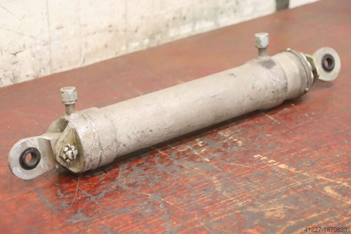 Hydraulikzylinder unbekannt Hub 200 mm