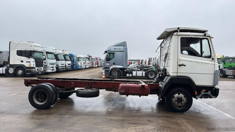 Fahrgestell mit Fahrerhaus Mercedes-Benz SK 814 (MANUAL PUMP / POMPE MANUELLE / LAMES / ...