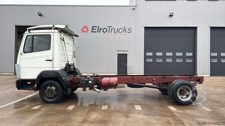 Fahrgestell mit Fahrerhaus Mercedes-Benz SK 814 (MANUAL PUMP / POMPE MANUELLE / LAMES / ...