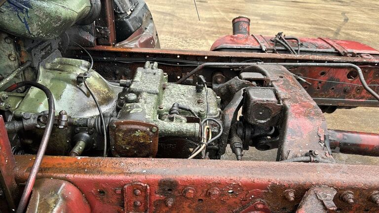 Fahrgestell mit Fahrerhaus Mercedes-Benz SK 814 (MANUAL PUMP / POMPE MANUELLE / LAMES / ...