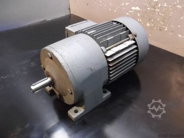 Gear motor 0.25 kW 90 rpm SEW-EURODRIVE R30DT71C4