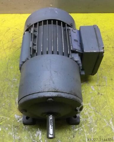 Gear motor 0.25 kW 108 rpm SEW-EURODRIVE R30DT71C4