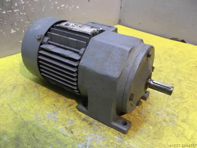 Gear motor 0.15 kW 104 rpm SEW-EURODRIVE R302DT71K4