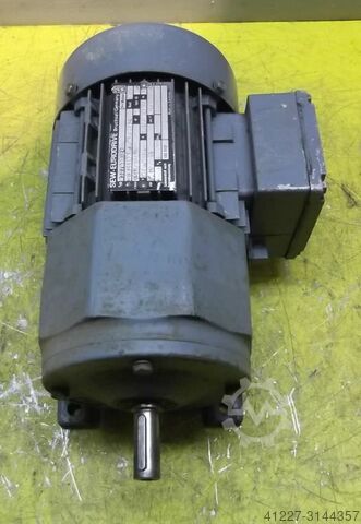 Gear motor 0.15 kW 104 rpm SEW-EURODRIVE R302DT71K4