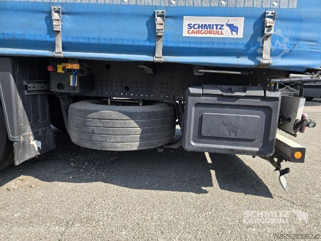 Auflieger mit Pritsche & Plane Schmitz Cargobull Semitrailer Curtainsider Standard