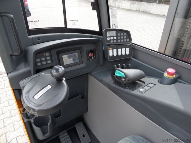 Four-way reachtruck Jungheinrich ETV Q25 - wenig Stunden - Halbkabine- Mehrwege