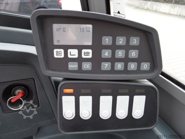 Four-way reachtruck Jungheinrich ETV Q25 - wenig Stunden - Halbkabine- Mehrwege
