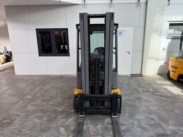 Elektro 4 Rad-Stapler Jungheinrich EFG 320 / AKKU 2024
