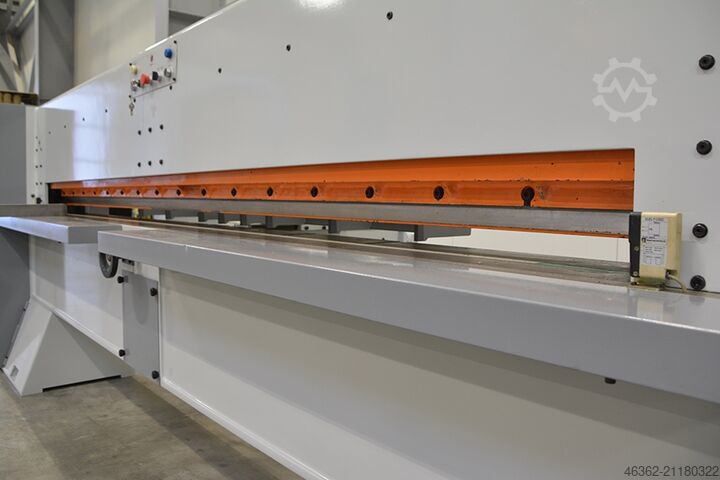 Beschneidungsmaschine CASATI GILOTYNA 3100