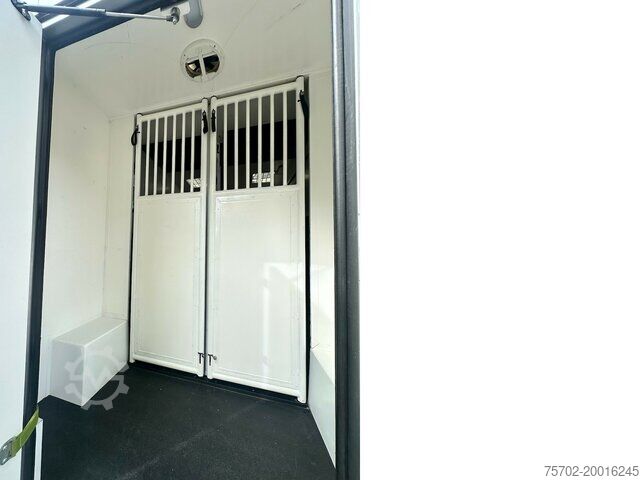Viehtransporter Renault Master Haras 1-2 Pferde