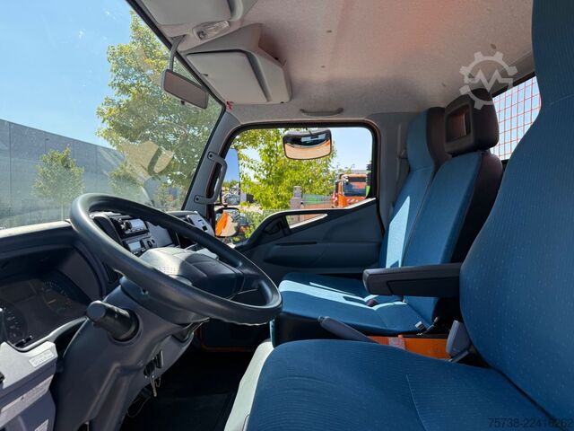 Tipper van FUSO 6C18 4x4 ALLRAD/ANBAUPLATTE/3-Seiten-Kipper/AHK
