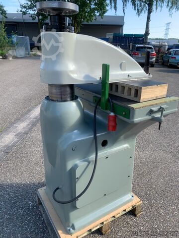 Hydraulic Swing-Arm Cutting Press – 18 tonnes j. Sandt AG, Pirmasens 410