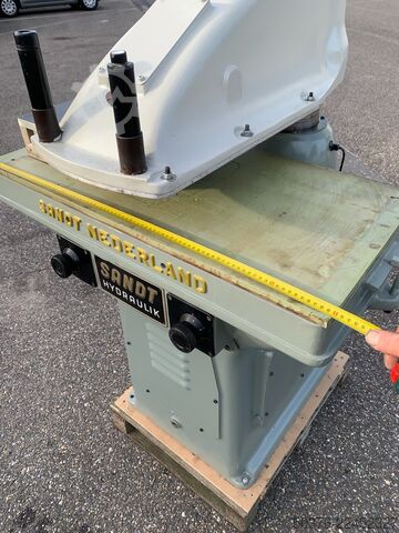 Hydraulic Swing-Arm Cutting Press – 18 tonnes j. Sandt AG, Pirmasens 410