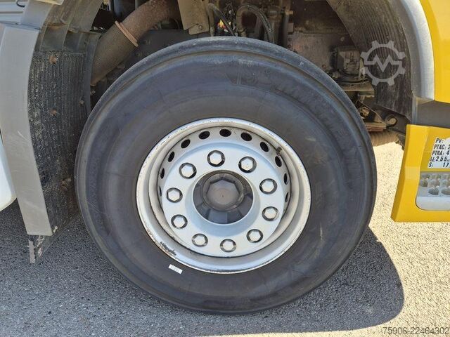 Standard tractor unit Volvo FH