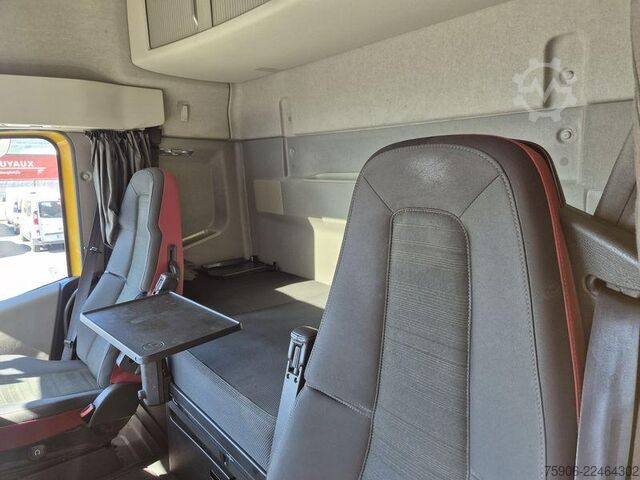 Standard tractor unit Volvo FH