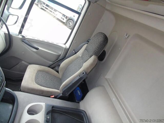 Box body DAF CF 65.220 + LIFT