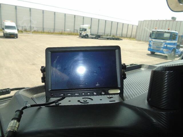 Refrigerated/freezer transport Iveco Stralis 360 + THERMO KING T600R + EURO 6 + 3T LIFT