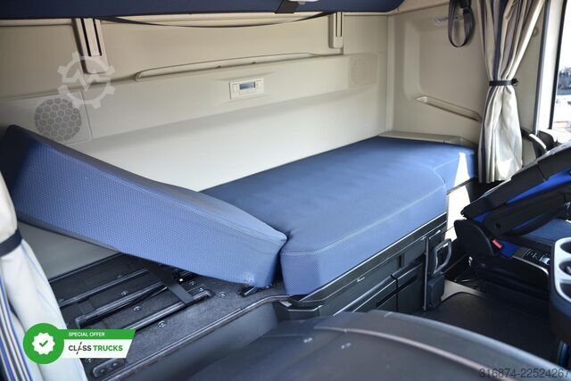 Standard tractor unit VOLVO FH 500 XL Retarder i-ParkCool ACC