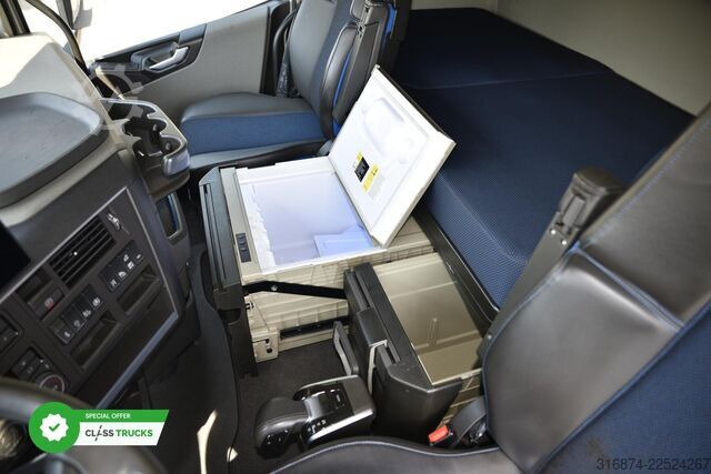 Standard tractor unit VOLVO FH 500 XL Retarder i-ParkCool ACC