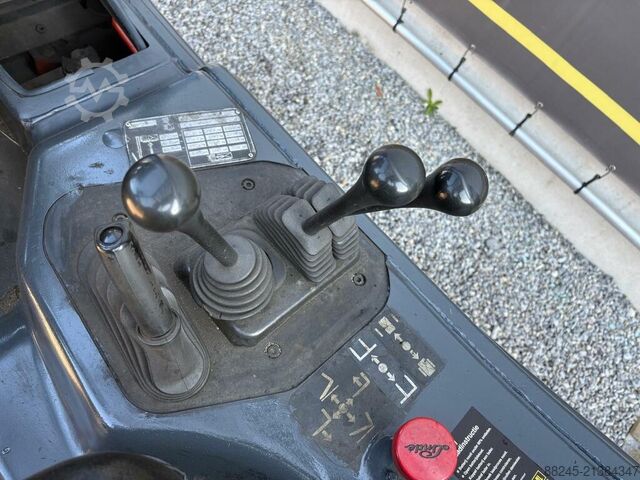 VS-22644 Electric triplex forklift truck Linde E30 LINDE E30