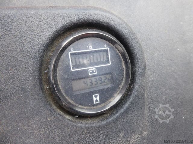 Electric 3-wheel forklift Linde E10