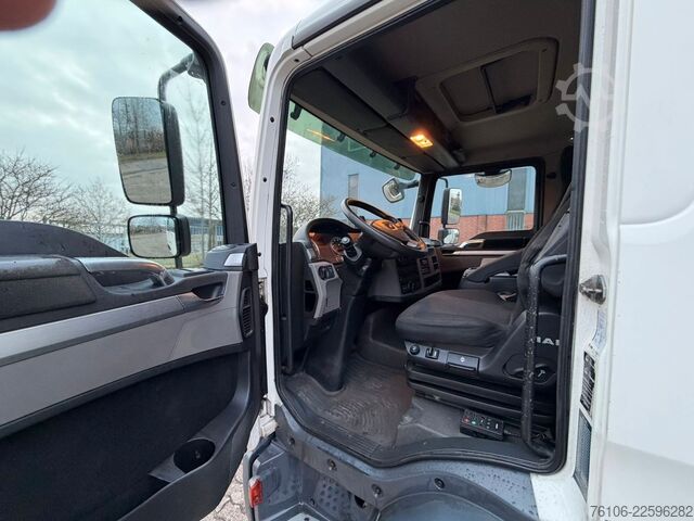 Transporter mit Koffer MAN TGL 8.190  Isolier Koffer mit Ladebordwand
