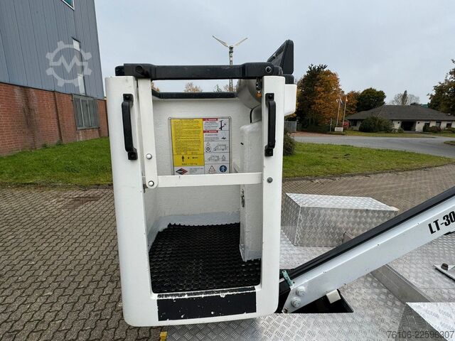 Truck-mounted work platform IVECO Daily 35S14 Hubarbeitsbühne Versalift 11,2 Meter