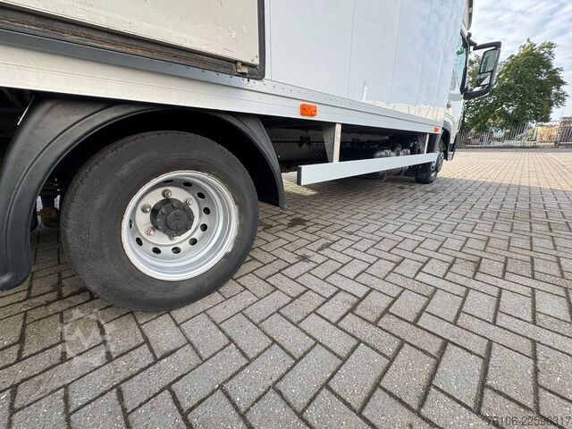 Box van NISSAN NT500 56.15 Koffer mit LBW*Ahk*nur 34.800 km *