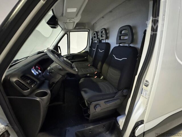 High top van IVECO Daily 50C18 Kastenwagen *Navi*Ahk**