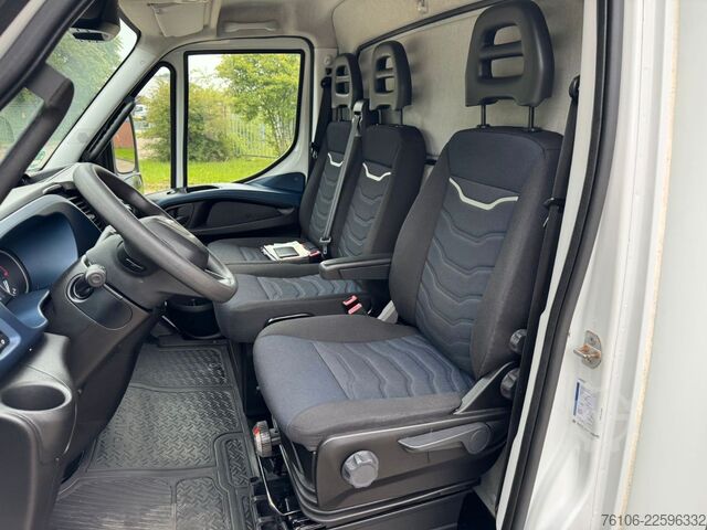 Box van IVECO Daily 72C18 Hi Matic Koffer mit Ladebordwand