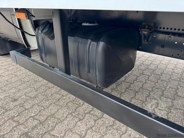 Box van IVECO Daily 72C18 Hi Matic Koffer mit Ladebordwand