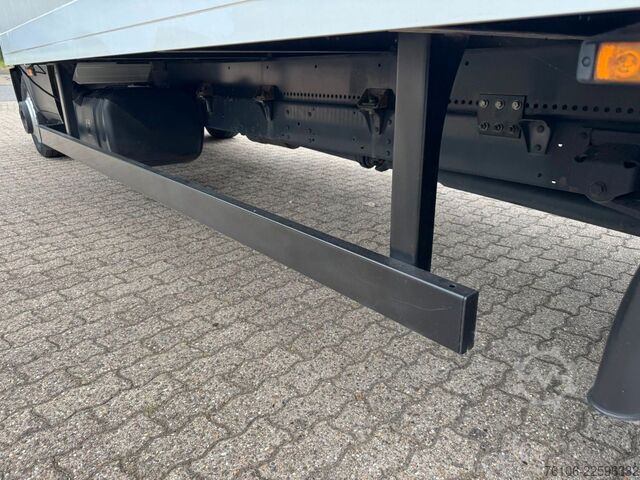 Box van IVECO Daily 72C18 Hi Matic Koffer mit Ladebordwand