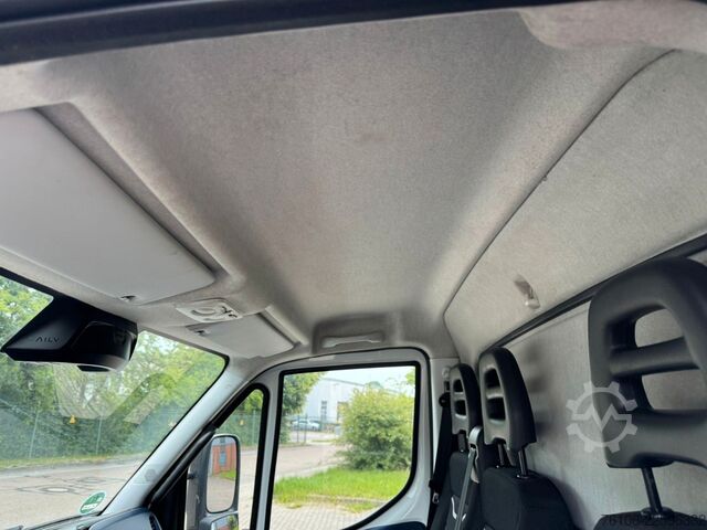 Box van IVECO Daily 72C18 Hi Matic Koffer mit Ladebordwand