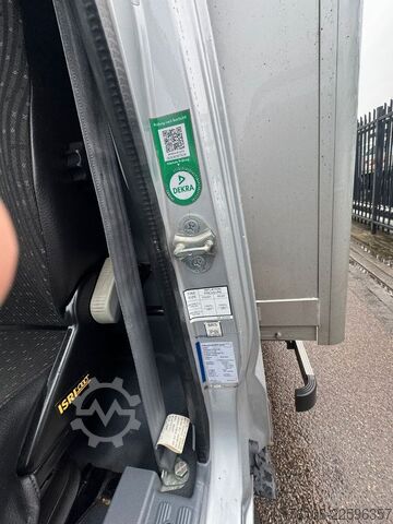 Box van FUSO Canter 7C18 Koffer mit Ladebordwand *Klima*