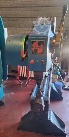 Universelle Schwanenhals-Blechknabbermaschine Pullmax P 21 S