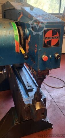 Universelle Schwanenhals-Blechknabbermaschine Pullmax P 21 S