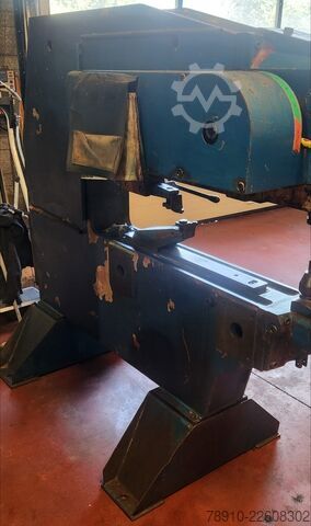 Universelle Schwanenhals-Blechknabbermaschine Pullmax P 21 S